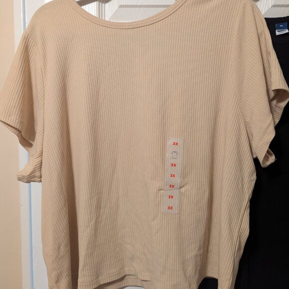 Old Navy Cream and Black Boxy T-Shirts Relaxed Fit - Picture 3 of 10